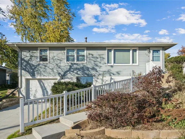 148 33rd Ave SW, Cedar Rapids, IA 52404