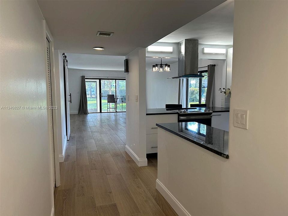 1st image of 16212 Laurel Dr #104