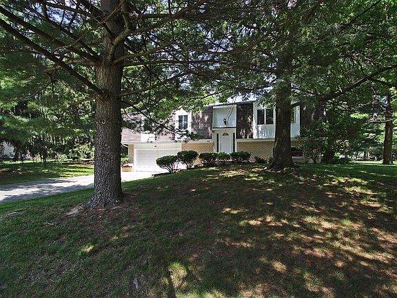 3rd image of 8848 Stonehenge Dr NW