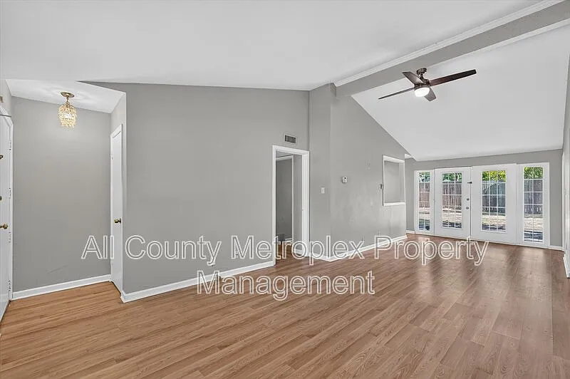 4 bed, 2.0 bath, 1432 sqft, $2,350 — Photo 2