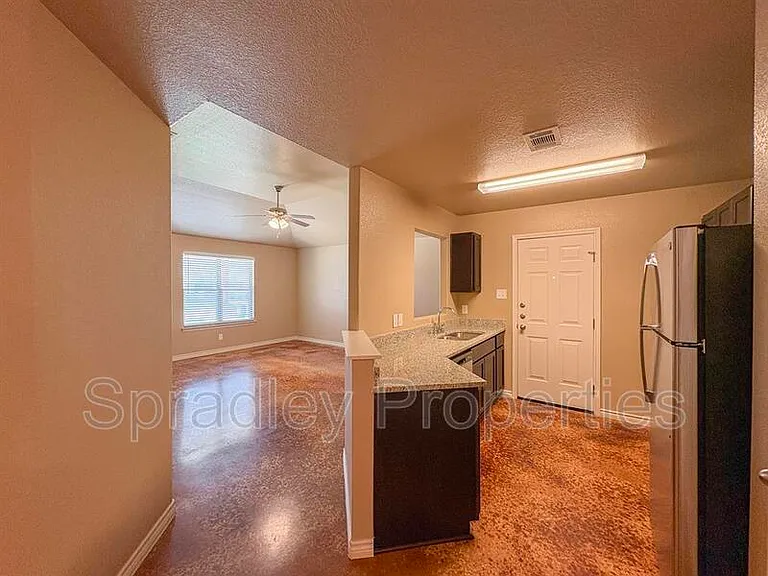 1004A Kerr Ct — Photo 3