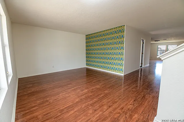 655 Northlake Dr — Photo 5