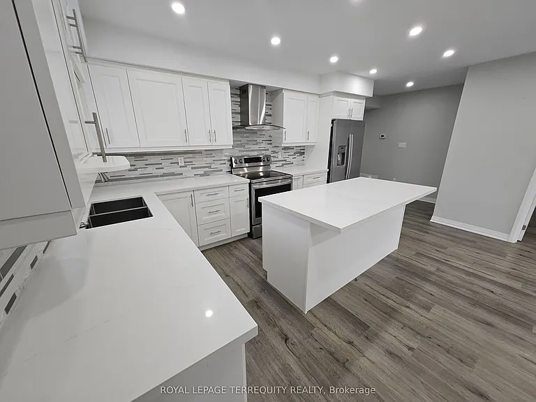 3392 Lake Shore Blvd W — Photo 21