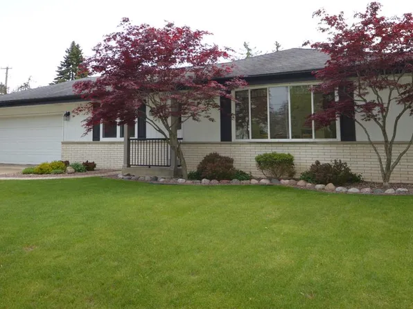 715 East Shepard Hills DRIVE, Oak Creek, WI 53154