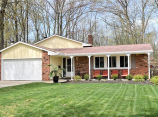 3960 Shelley Dr, North Olmsted, OH