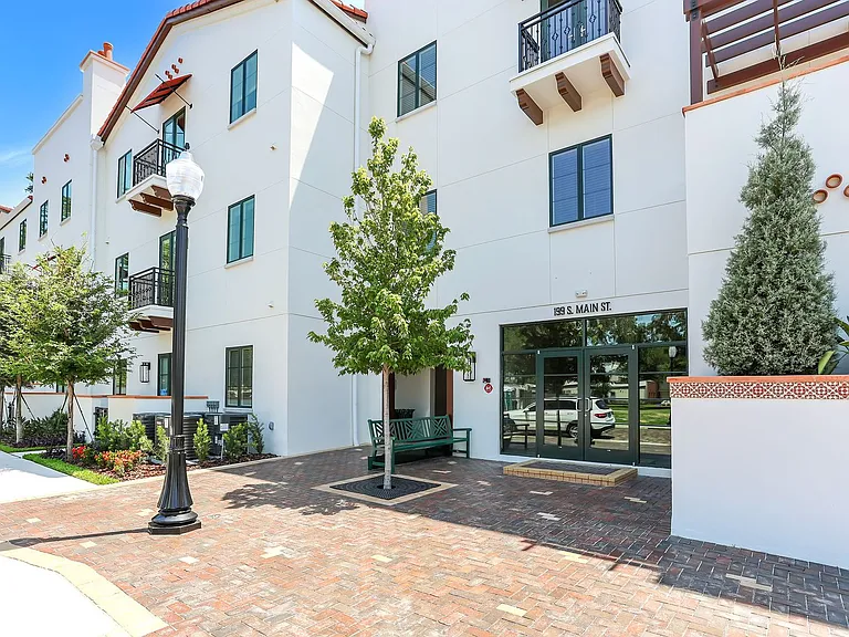 Experience Modern Luxury at Smith & Main: Premier Living in Downtown Winter Garden — Photo 23