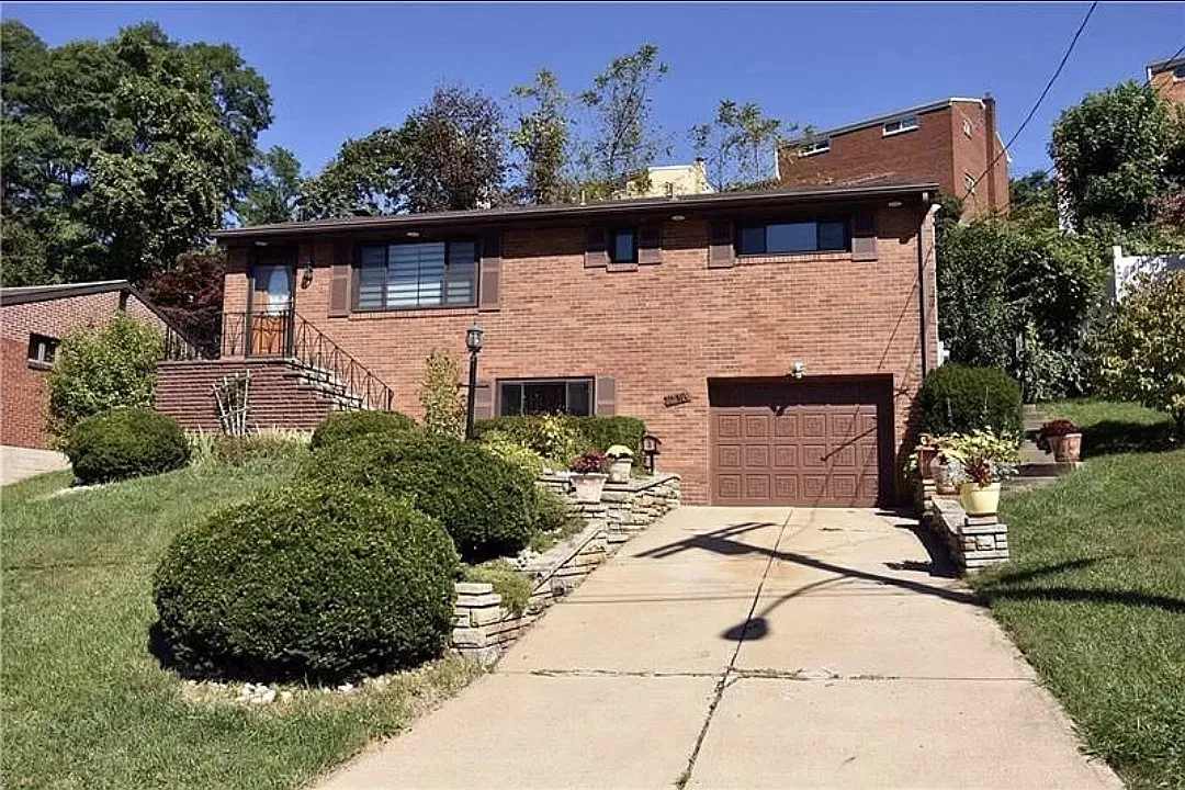 3 bed, 1.5 bath, 1200 sqft, $1,950 — Photo 1
