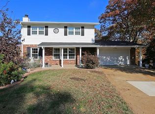 9900 Claywood Ct, Saint Louis, MO 63126