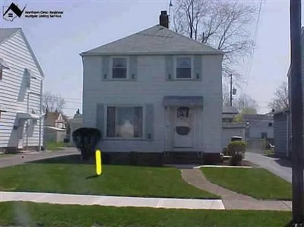 12800 Thraves Rd, Garfield Heights, OH 44125