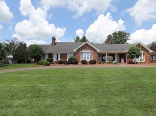 506 Village Dr, Lawrenceburg, KY 40342