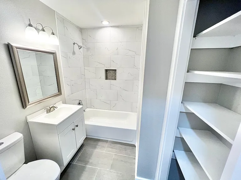 2035 Waverly Ave — Photo 14