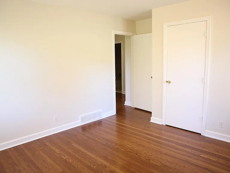 2331 Thornhill Rd — Photo 36
