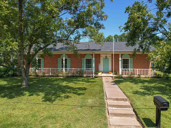 840 Park St, Gilmer, TX 75644