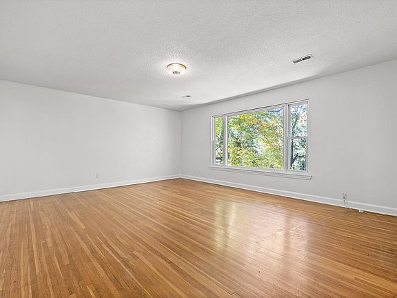 4th image of 561 W Shadowlawn Dr