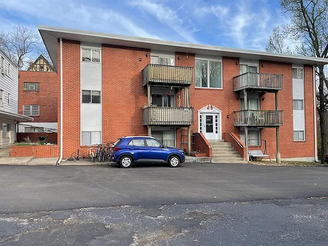 100 E Stewart Rd #15