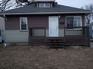 22833 Lake Dr, Saint Clair Shores, MI 48082