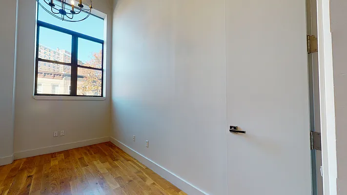 Rented by Arwell Realty | media 5