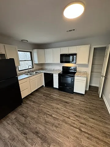 Sunrise Valley Apartments — Photo 39