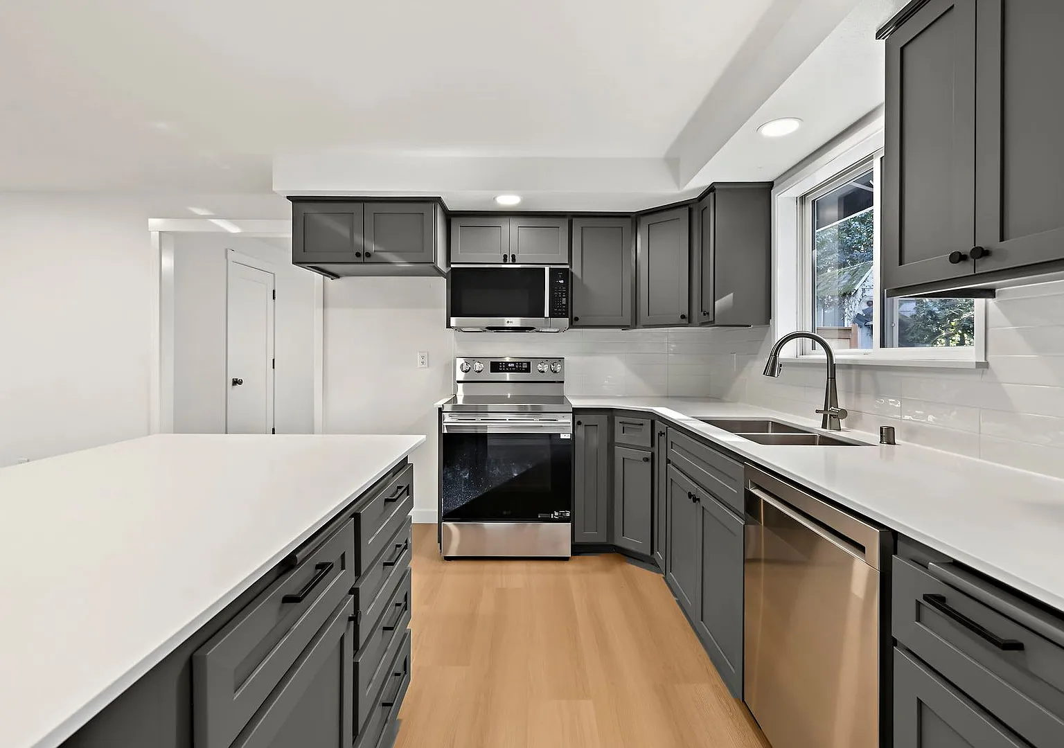 Lake Tapps living! Highly desired 3 bedroom Rambler!! — Photo 2