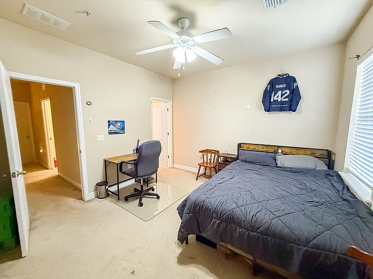 2942 SW 35th Pl #33 — Photo 17
