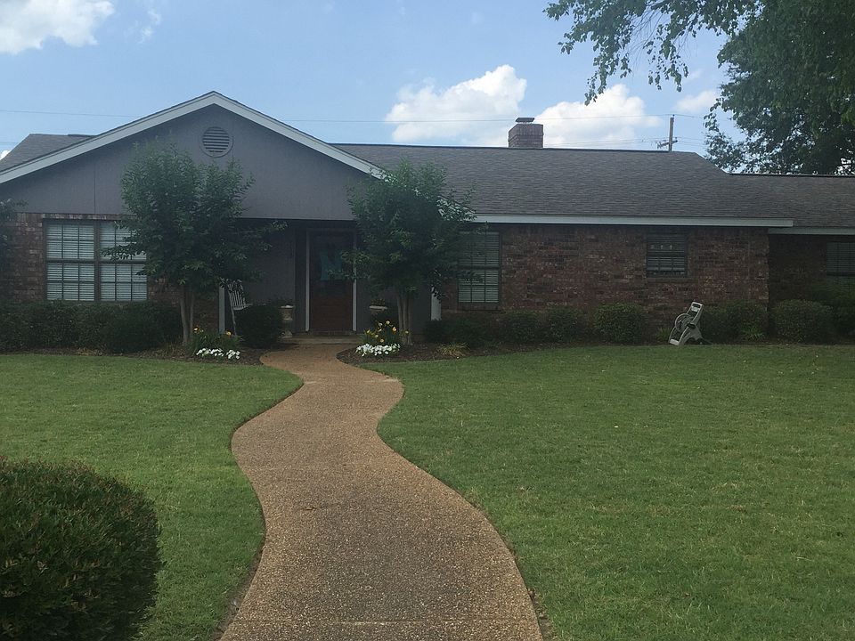 713 Pecan Grove 