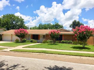 2404 Locust Ave, Victoria, TX 77901