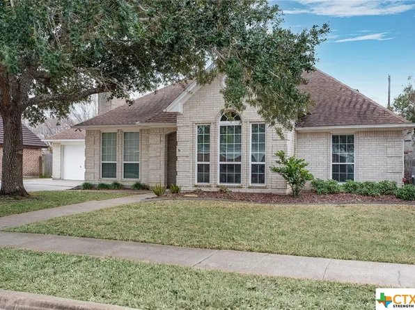 101 Willowbend Dr, Port Lavaca, TX 77979