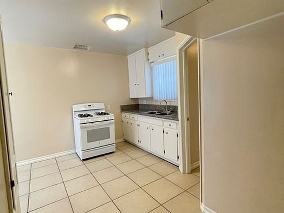 5th image of 975-997 S Marengo Ave #995
