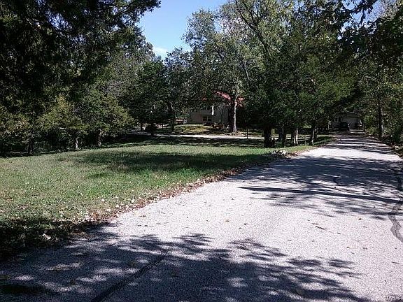 4th image of 563 Karen Dr