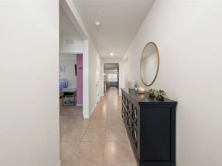 687 Griffon Ave — Photo 3
