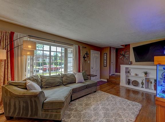 5th image of 1510 Kenilworth Dr