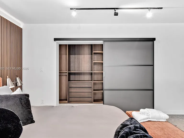 2500 Bayview Dr — Photo 30