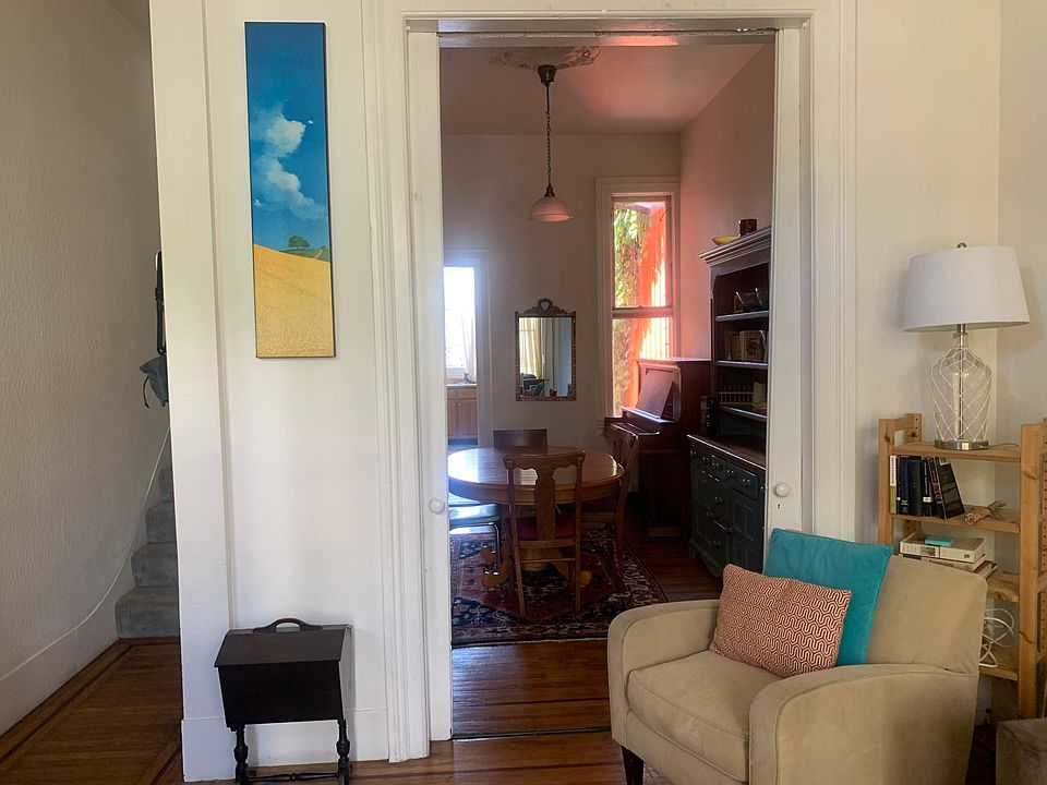 Entrance to livingroom