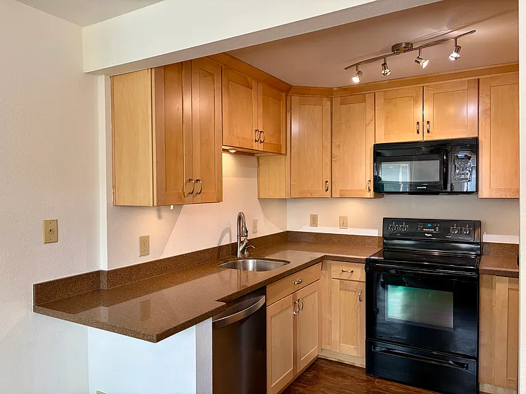 735 N 95th St #C2 — Photo 9