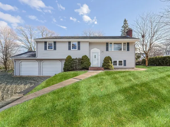 18 Divittorio Dr, Milford, MA 01757