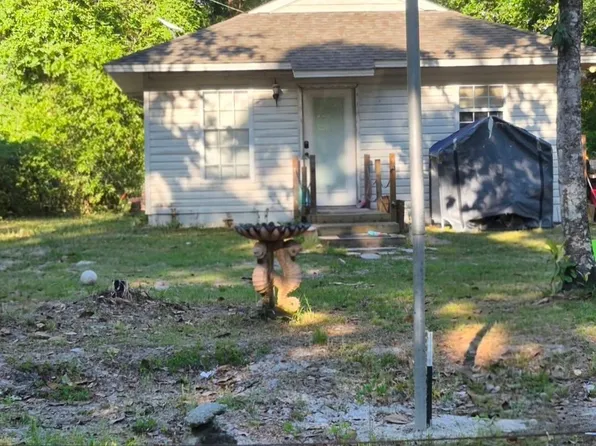 26 Deloriss Dr, Crawfordville, FL 32327