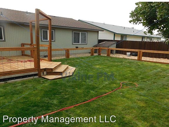 2nd image of 617 NE Mariposa Ave