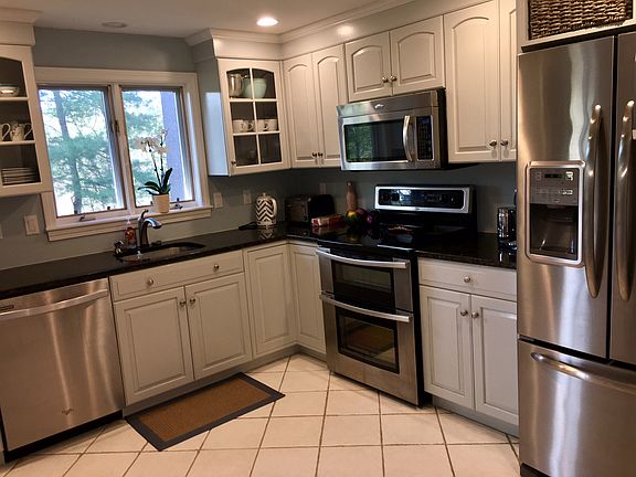3rd image of 521 West St #18