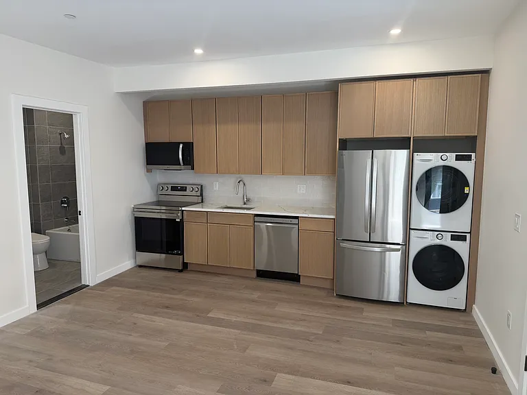 833 Manhattan Ave #2B — Photo 1