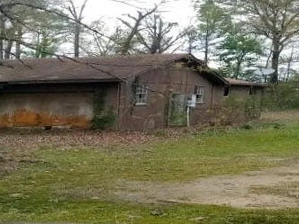 1212 John Calvin Dr, Little Rock, AR 72206