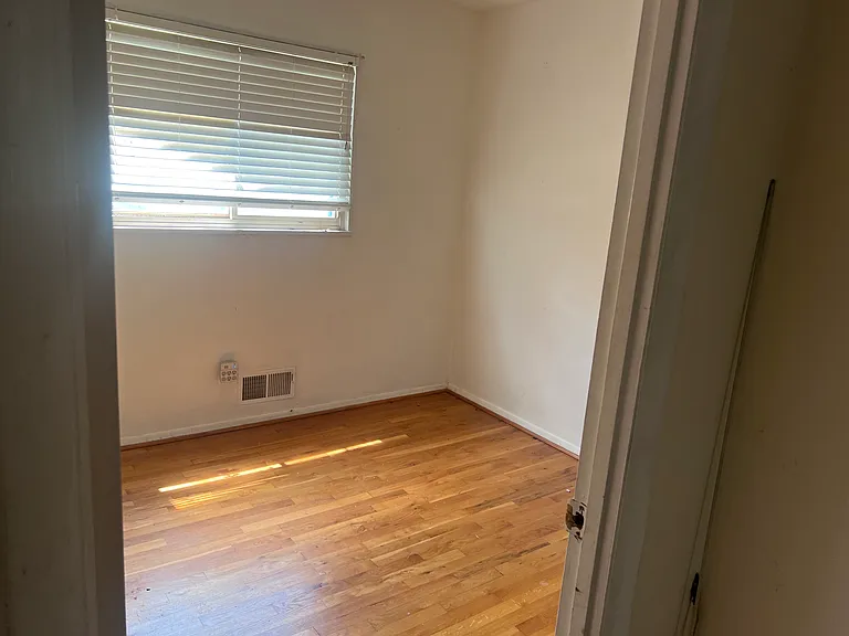 5209 Bangor Dr — Photo 9