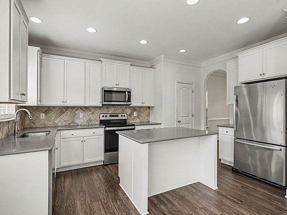 4th image of 5614 Edgartown St