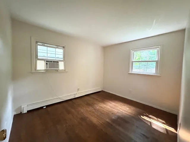 402 Thompson St — Photo 6
