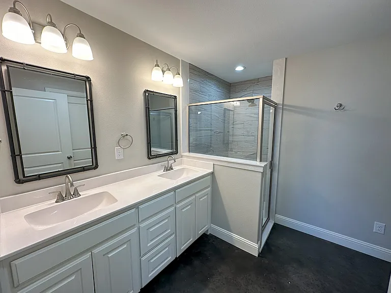 428 E Nelson St — Photo 9