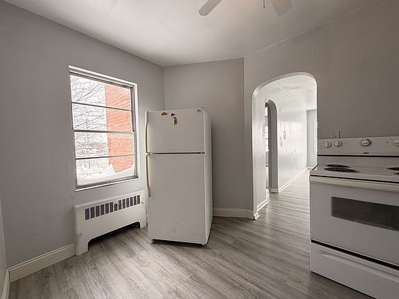 5th image of 417 N Dixie Way #3