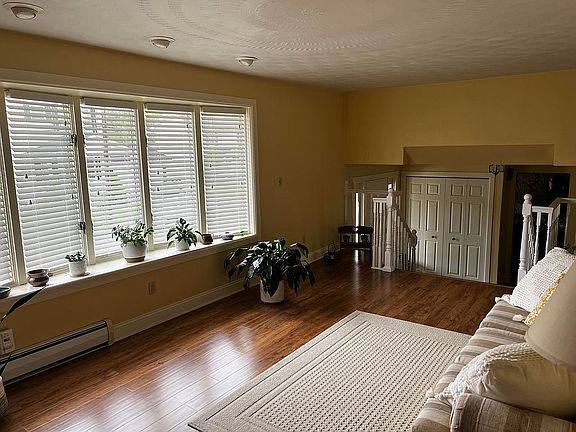 5th image of 389 Bow St