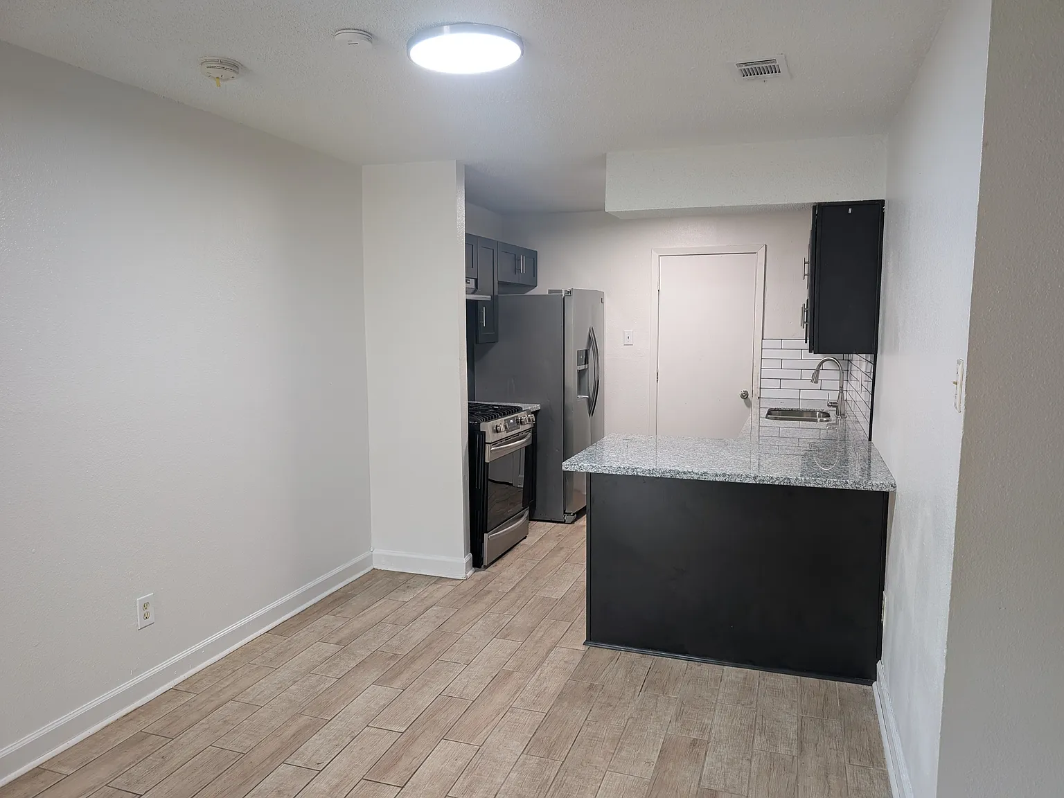 3 bed, 1100 sqft, $1,500 — Photo 2