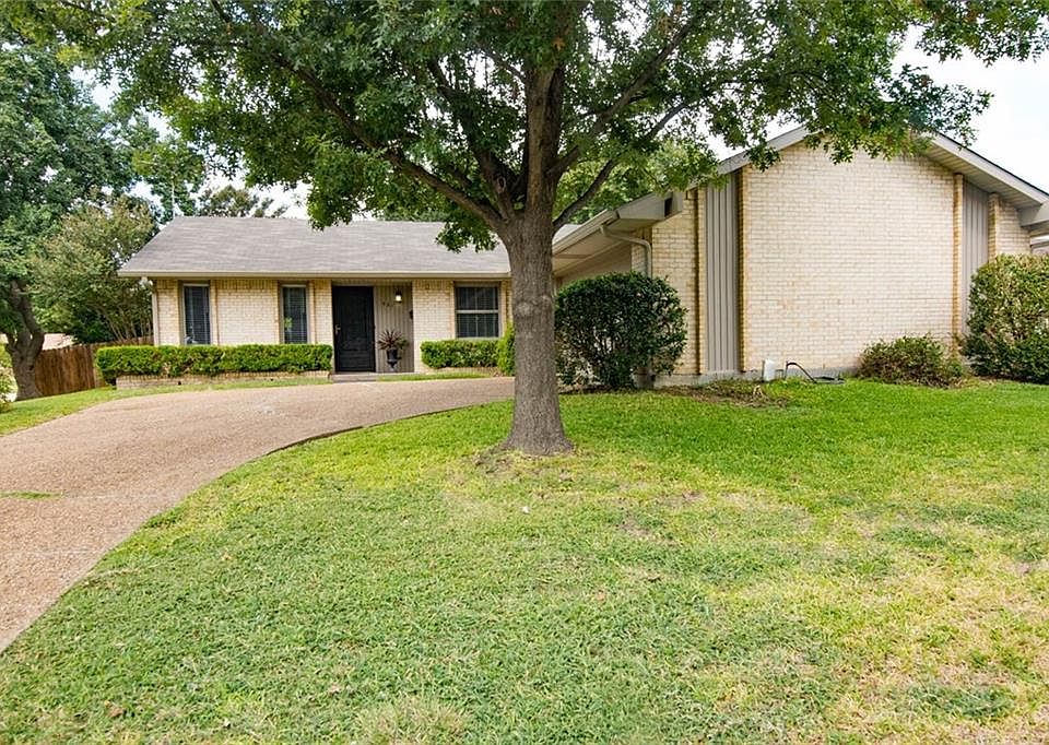 1st image of 921 Heritage Cir