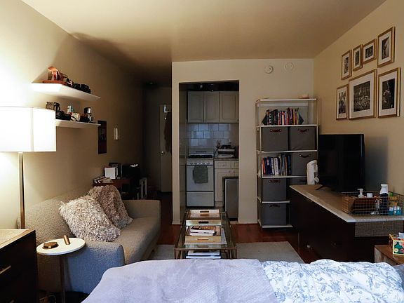 3rd image of 239 E 84th St APT 4D