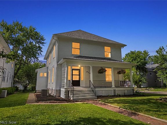 2nd image of 919 Sunset Ave